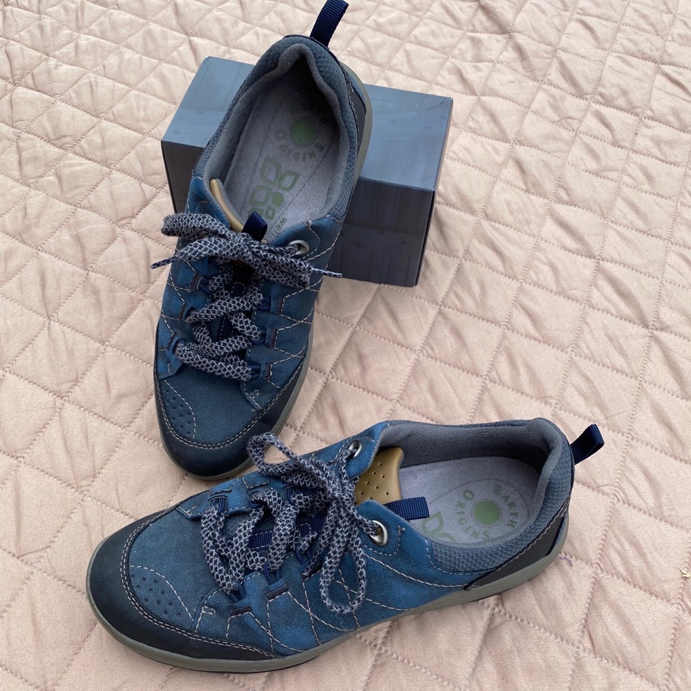 Earth origins sneakers – size 8